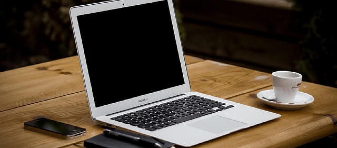 workstation-336369_640